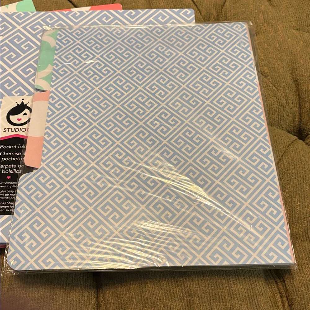 Studio C “The Pattern Play” Collection 3 2-pkt poly folders and 6 file folders.